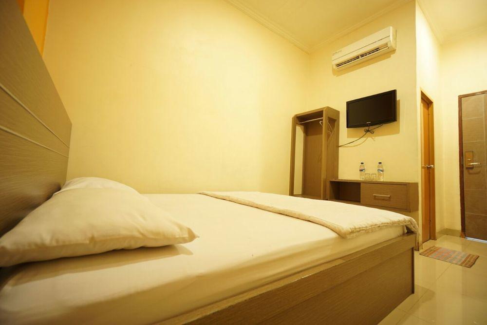 Hotel Diamond Makassar Exterior photo